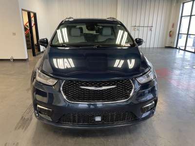 Used 2021 Chrysler Pacifica Touring L Minivan for sale in St. Joseph MO