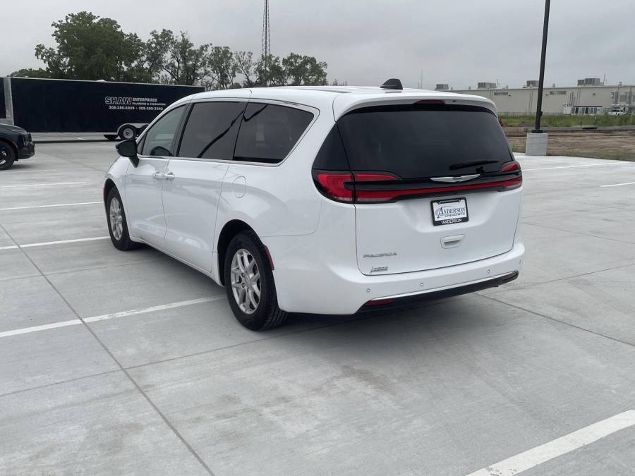 Used 2024 Chrysler Pacifica for sale in Grand Island NE