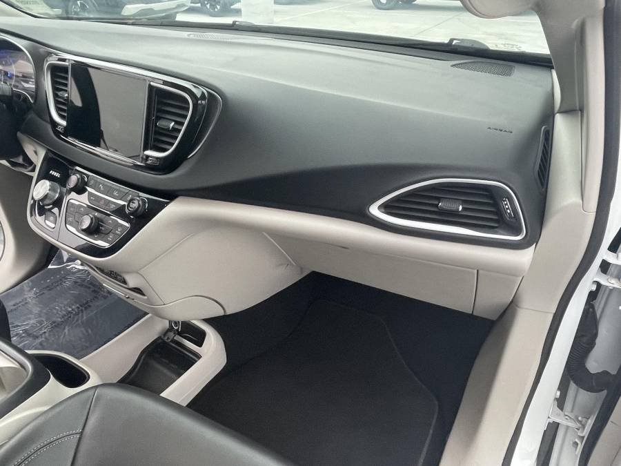 Used 2024 Chrysler Pacifica for sale in Grand Island NE