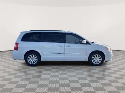 Used 2013 Chrysler Town and Country Touring Minivan for sale in Lincoln NE Used 2013 Chrysler Town and Country Touring Minivan for sale in Lincoln NE